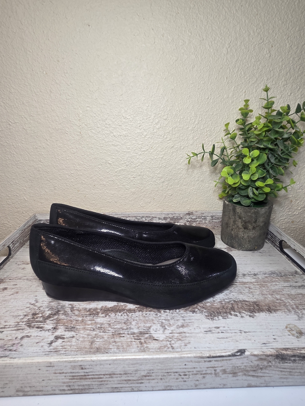 Women's Black Low Wedge Ballet Flats